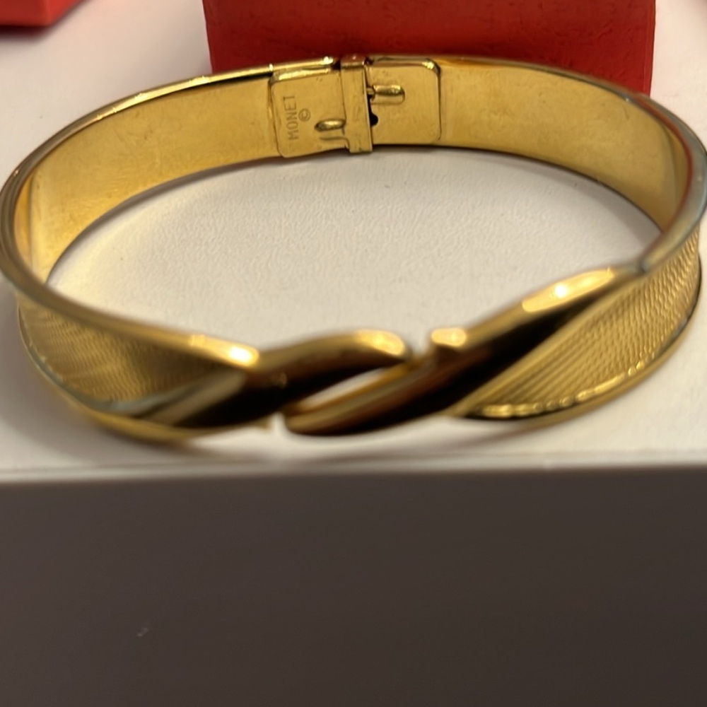 Monet hinged vintage gold tone bracelet